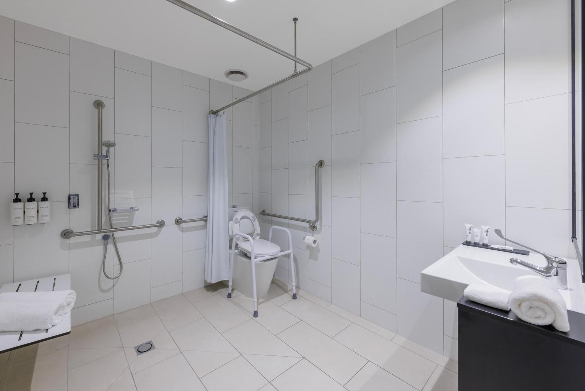 Quest Burwood East Aparthotel Екстериор снимка
